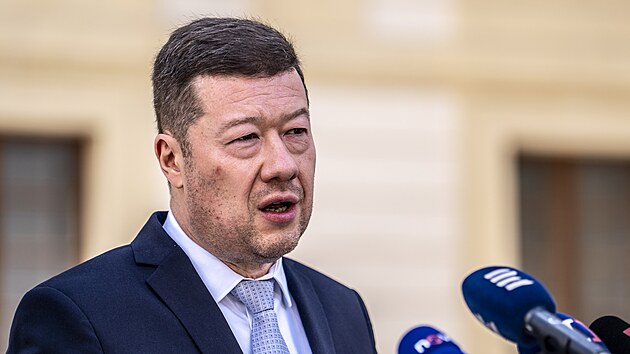 Tomio Okamura (vpravo) a Radim Fiala (SPD) na tiskov konferenci po nvtv prezidenta Petra Pavla. (15. kvtna 2025)