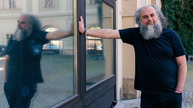 Komiks Temn obil je vnovan masakru na vdskch ancch. Autoi  scnrista Martin inkovsk (na snmku) a Petr Novk dlo pedstavili v Praze na veletrhu Svt knihy. 29. kvtna tak uin v Muzeu Komenskho v Perov a 17. ervna ve Vdeck knihovn v Olomouci.