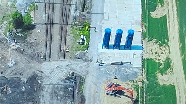 Sanan firma by mla do konce kvtna na mst havrie cisteren s benzenem v Hustopech nad Bevou zprovoznit ti velk uhlkov filtry na itn vody.