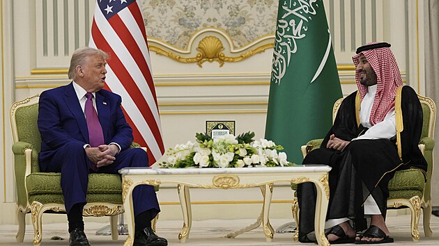 Americk prezident Donald Trump a sadsk korunn princ Mohammed bin Salmn se astn bilaterlnho setkn v Rijdu. (13. kvtna 2025)