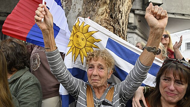 Na sto tisc lid se ve tvrtek v Montevideu naposledy rozlouilo s uruguayskm exprezidentem Jos Mujikou. (15. kvtna 2025)