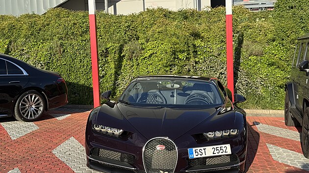Bugatti Chiron Richarda Chlada na slavnostnm oteven novho showroomu Mototechny