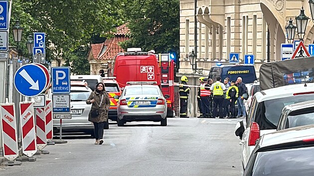 Zsah sloek IZS a plynov pohotovosti u navrtanho plynovho potrub v ulici Ke Karlovu v Praze. (19. kvtna 2025)