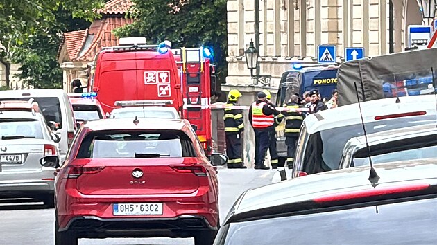 Zsah sloek IZS a plynov pohotovosti u navrtanho plynovho potrub v ulici Ke Karlovu v Praze. (19. kvtna 2025)