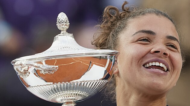 Jasmine Paoliniová slaví vít�zství na turnaji v �ím�.