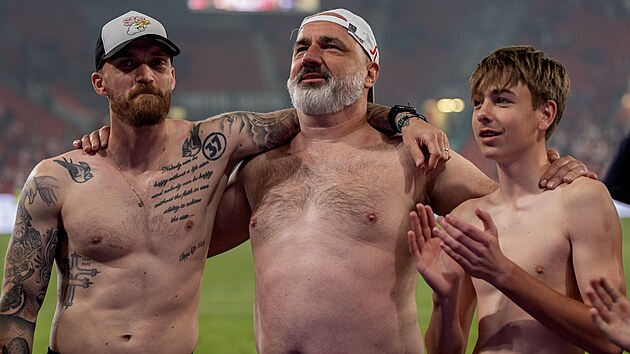 Slvistick trenr Jindich Trpiovsk slav vhru v derby proti Spart.