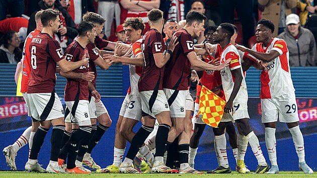 Strkanice v záv�ru derby mezi Slavií a Spartou