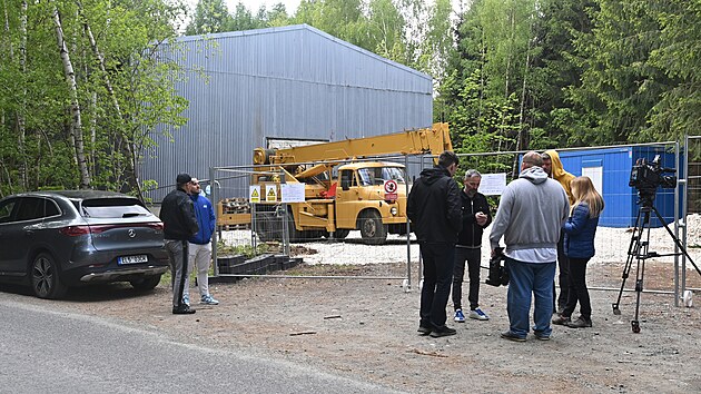 Ve Vikantic�ch na �umpersku zah�jili likvidaci toxick�ch kadmiov�ch kal� um�st�n�ch des�tky let v tamn� postupn� ch�traj� plechov� hale. (12. kv�tna 2025)