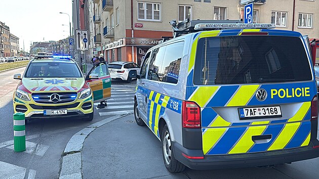 U dopravn nehody tramvaje s automobilem v ter rno v ulici V Olinch zasahovaly sloky integrovanho zchrannho systmu. (13. kvtna 2025)
