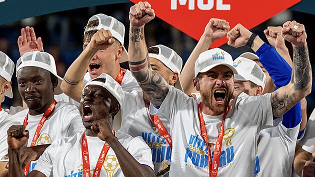 Olomout fotbalist slav zisk pohru.
