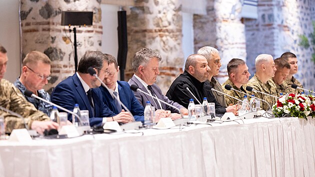 Ukrajinsk delegace na setkn s ruskou v Istanbulu. (16. kvtna 2025)