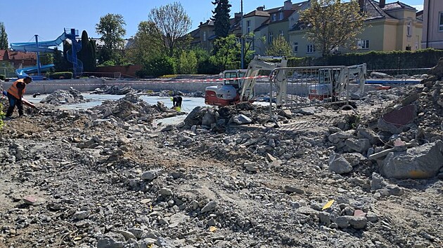Rozshlou promnou prochz i koupalit v Novm Jin. (15. kvtna 2025)