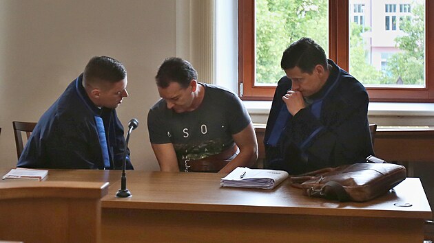 U Krajskho soudu v eskch Budjovicch zaal soud s muem, kter podle obaloby zavradil svou manelku. On vinu popr.