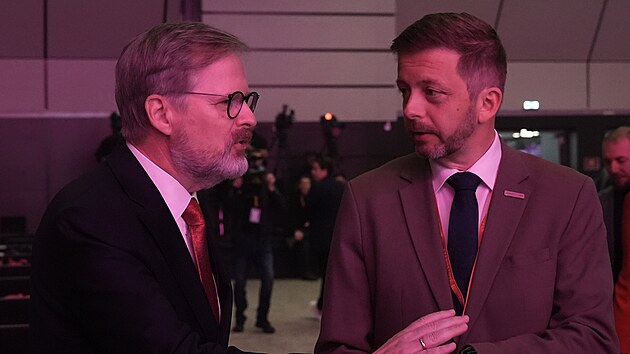 Pedseda hnut STAN. ministr vnitra Vt Rakuan, na volebnm snmu pivtal premira a pedsedu ODS Petra Fialu.