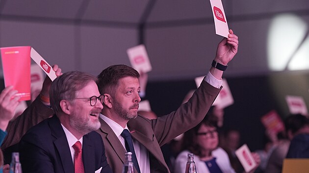 Premir Petr Fiala a vicepremir Vt Rakuan na snmu STAN