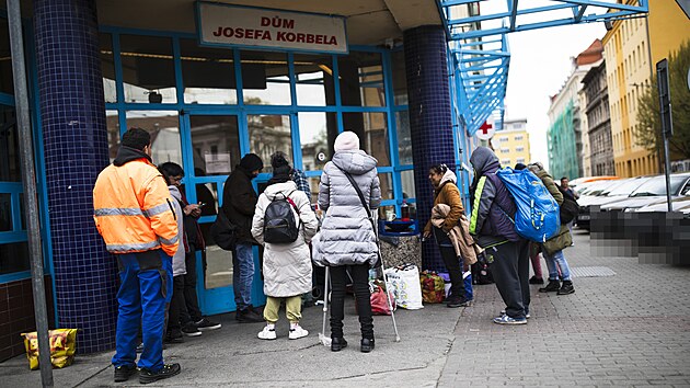 Na mst bval brnnsk tovrny Vlnna vyrostla nov modern tvr, kter kontrastuje s okolnmi ountlmi budovami, kolem nich se sdruuj bezdomovci. Ty pitahuje i zdej centrum socilnch slueb Armdy spsy.