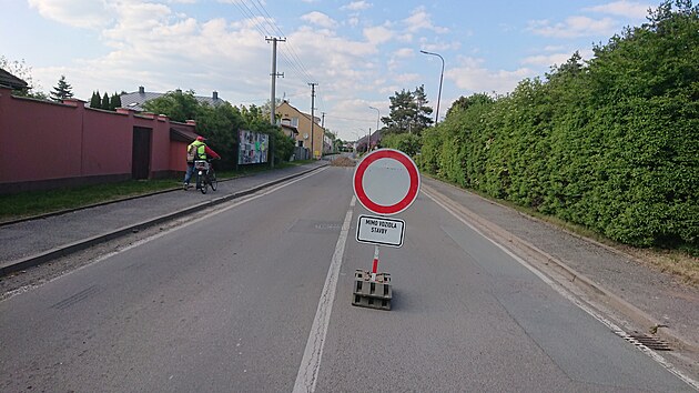 Zorientovat se za jzdy ve vech cedulch, jimi jsou nyn oszeny Svitavy, nen nic snadnho. (13. kvtna 2025)