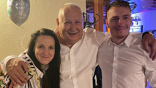 Nicole Nehodov se svm bratrem Patrikem a ddou Zdekem, legendrnm tonkem Dukly a reprezentace.