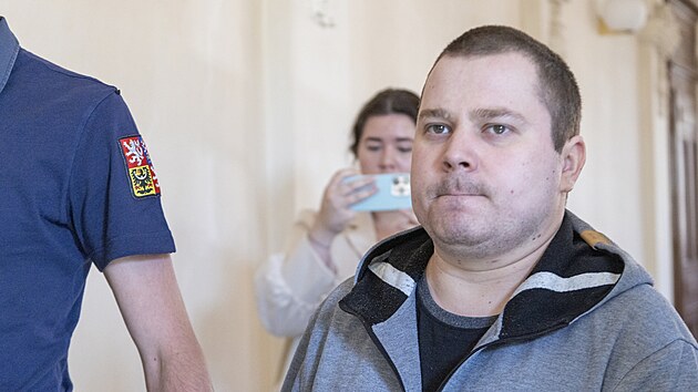 Obalovan Stanislav Jakub si odsed tyi roky ve vzen za to, e stlel po dopravn znace a zashl i kolemjdouc. (14. kvtna 2025)