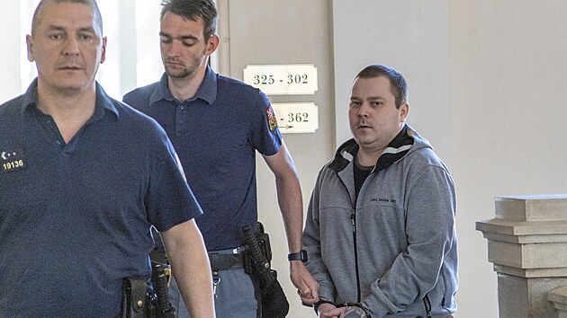 Obalovan Stanislav Jakub si odsed tyi roky ve vzen za to, e stlel po dopravn znace a zashl i kolemjdouc. (14. kvtna 2025)