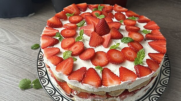 Nepeený jahodový dort podle Lucie rámkové