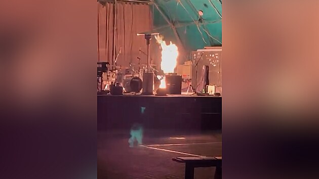 Laco Deczi prosm o pomoc, kapele na pdiu shoela aparatura