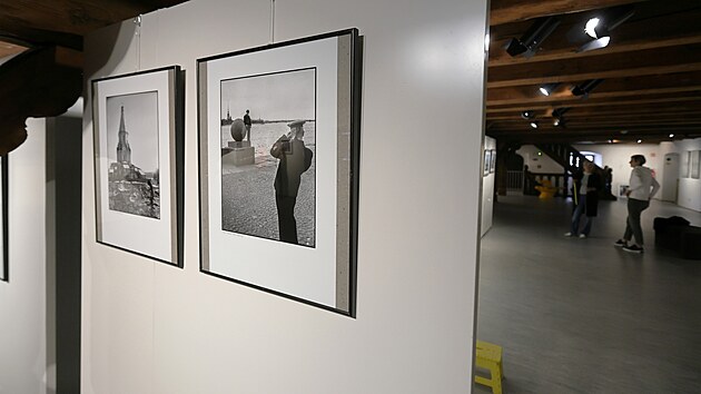 Chronologick pohled na 55 let tvorby fotografa Lubomra Stiburka nabz vstava v chebsk Galerii 4.