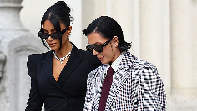 Kim Kardashianov a jej matka Kris Jennerov m k soudu v Pai. (13. kvtna 2025)