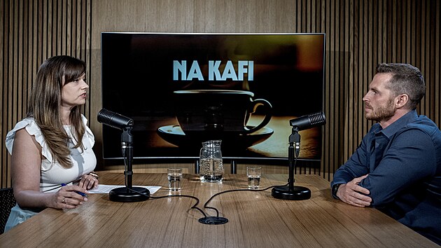 Hostem podcastu NA KAFI byl mentor zdravho ivotnho stylu a zakladatel gymu a aplikace Jdidosebe.cz Jakub Mil