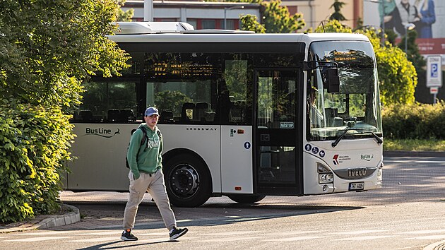 Autobusy spolenosti BusLine na dopravnm terminlu v Hradci Krlov.