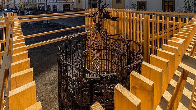 Devn vyhldka v historickm centru Hradce obklopuje secesn kanu.