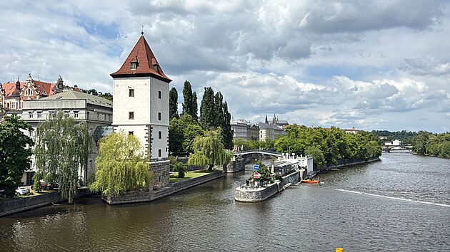V Praze u Dtskho ostrova policist nalezli mrtvolu. (16. kvtna 2025)
