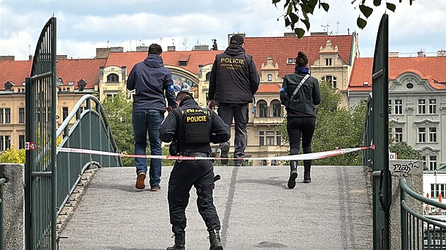 V Praze u Dtskho ostrova policist nalezli mrtvolu. (16. kvtna 2025)