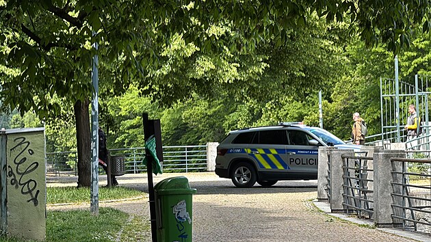 V Praze u Dtskho ostrova policist nalezli ve vod mrtvolu. (16. kvtna 2025)