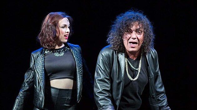 Kamila Nvltov a Richard Genzer v muziklu Dracula