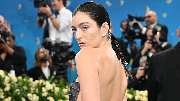Lorde na Met Gala v New Yorku (5. kvtna 2025)