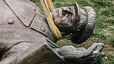 Odstran�ní pomníku mar�ála Ivana Kon�va v pra�ských Dejvicích (2020)