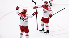 Mikkel Aagaard a Nick Olesen oslavují dánský gól.