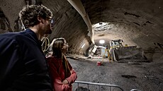 Stroje, které se vyu�ívají k ra�b�. Tunelové pásové rypadlo má velmi pohyblivé...