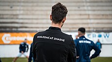 Stylové obleení na poslední zápas fotbalist Vykova na stadionu v Drnovicích...