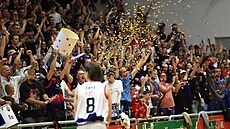 Atmosféra na rozhodujícím semifinále basketbalové ligy mezi Brnem a Dínem,...