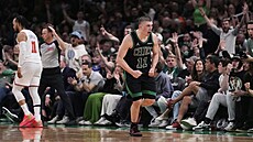 Payton Pritchard z Boston Celtics slaví v zápase s New York Knicks.