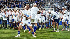 Olomoutí fotbalisté slaví výhru v poháru.