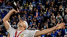 Olomoutí fotbalisté slaví výhru v poháru.