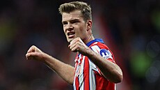 Alexander Sörloth z Atlética Madrid slaví gól proti Realu Sociedad.