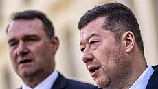 Tomio Okamura (vpravo) a Radim Fiala (SPD) na tiskové konferenci po návtv...