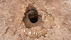 P�ístupové �achty vyu�ívali první kopá�i. Kanáty byly budovány po...