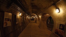 Suchá galerie není kdovíjak prostorná, ale náv�t�vníci by v ní nutn�...