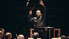 Dirigent Andris Nelsons stojí v čele Bostonského symfonického orchestru