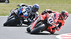 Nicolo Bulega v ele závodu superbik v Most ped Toprakem Razgatliogluem